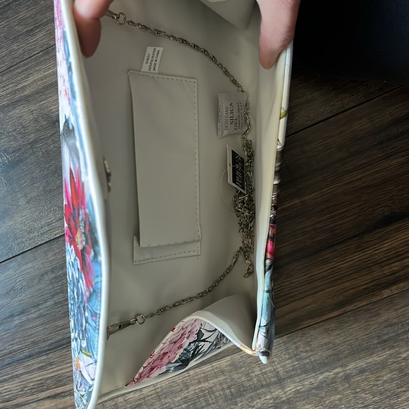 Beautiful Floral Clutch - Picture 4 of 7